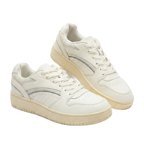 Retro Minimalist White Low-Top Court Sneakers - Image 3
